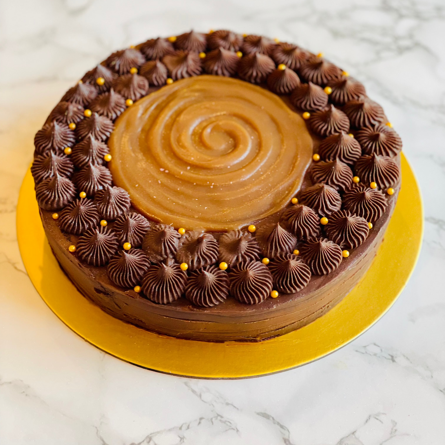 Salted caramel cake feliz papiles