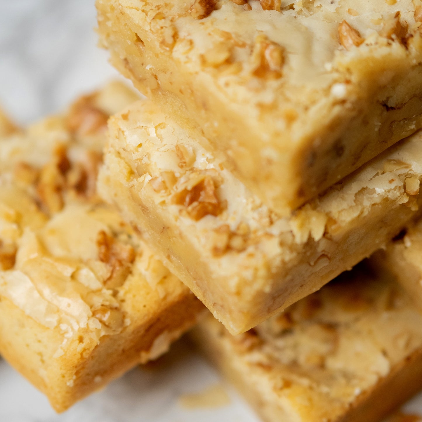White Chocolate & Pecan Blondies (16 pcs)