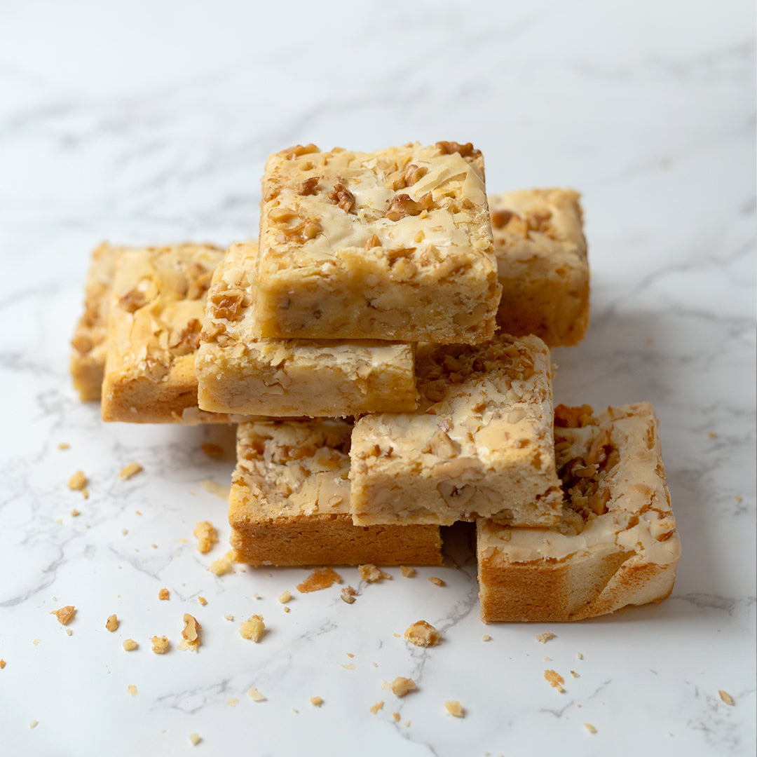 White Chocolate & Pecan Blondies (16 pcs)
