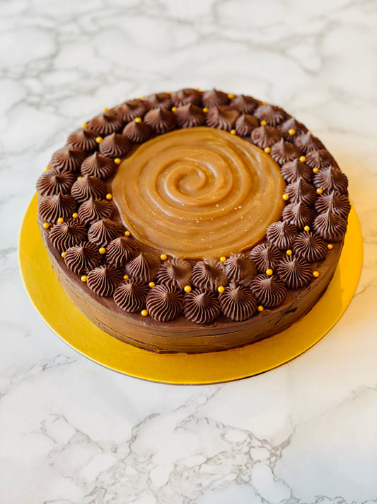 Salted Caramel & Chocolate Cake with a Ganache Frosting